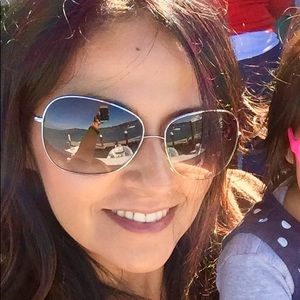 Meet your Posher, Evelyn